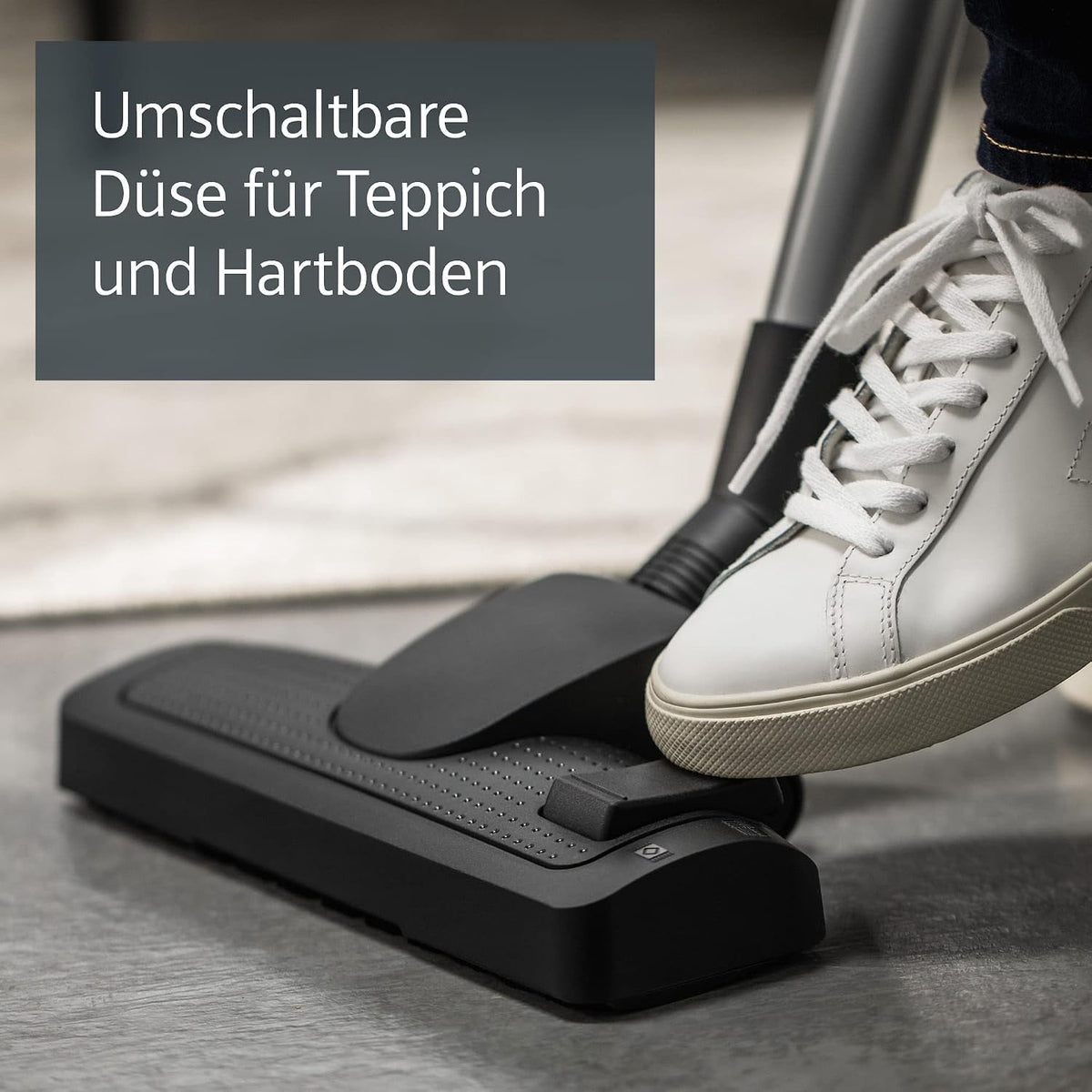 Siemens Staubsauger mit Beutel synchropower VS06B112A, Bodenstaubsauger, Hygiene-Filter, Bodendüse für Parkett, Teppich, Fliesen, langes Kabel, Fugendüse, 700 W, schwarz, 700 Watt