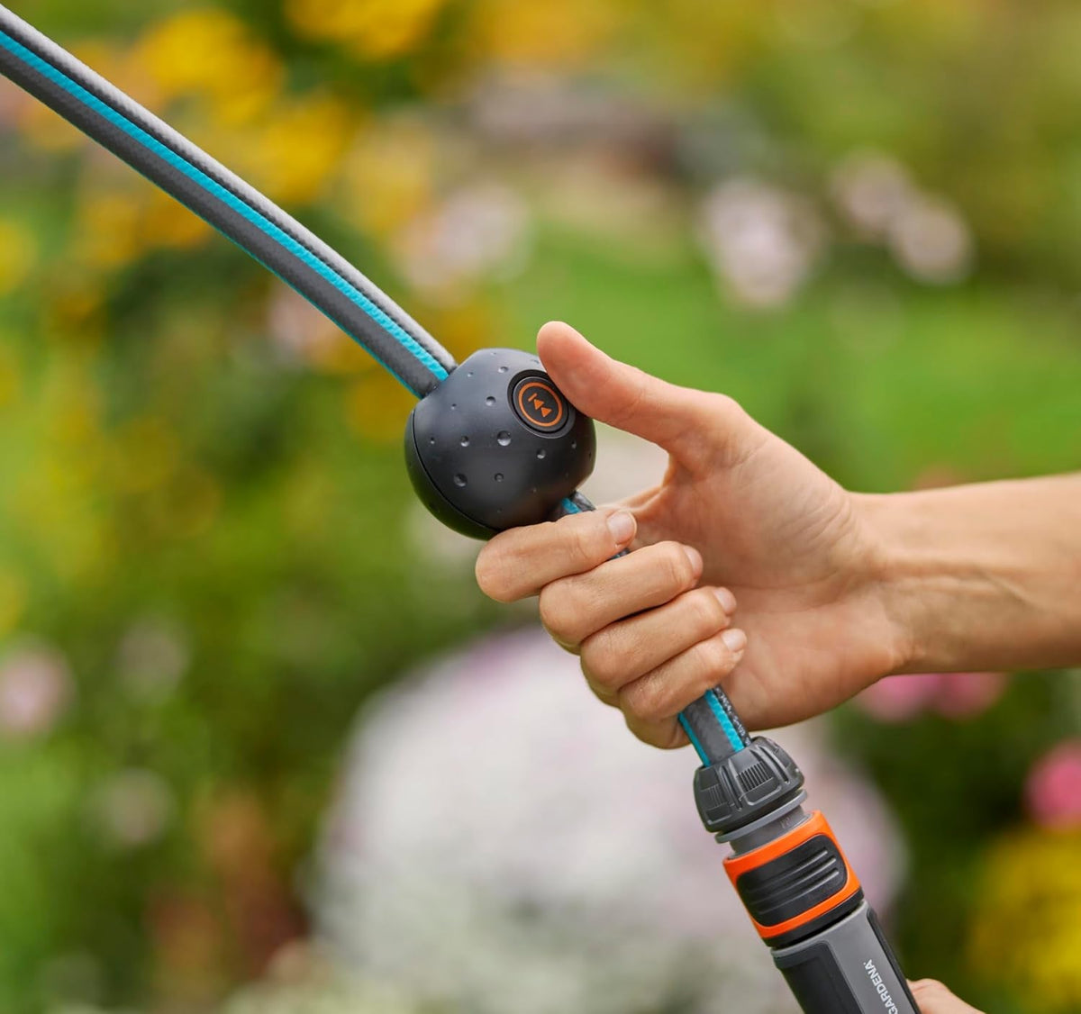 Gardena Akku-Wand-Schlauchbox PowerRoll XXL Ready-to-use-Set: Automatischer Schlauchaufroller mit 40 m Gartenschlauch, Schlauchführung und RollControll, Komplett-Set mit Akku (18647-20)