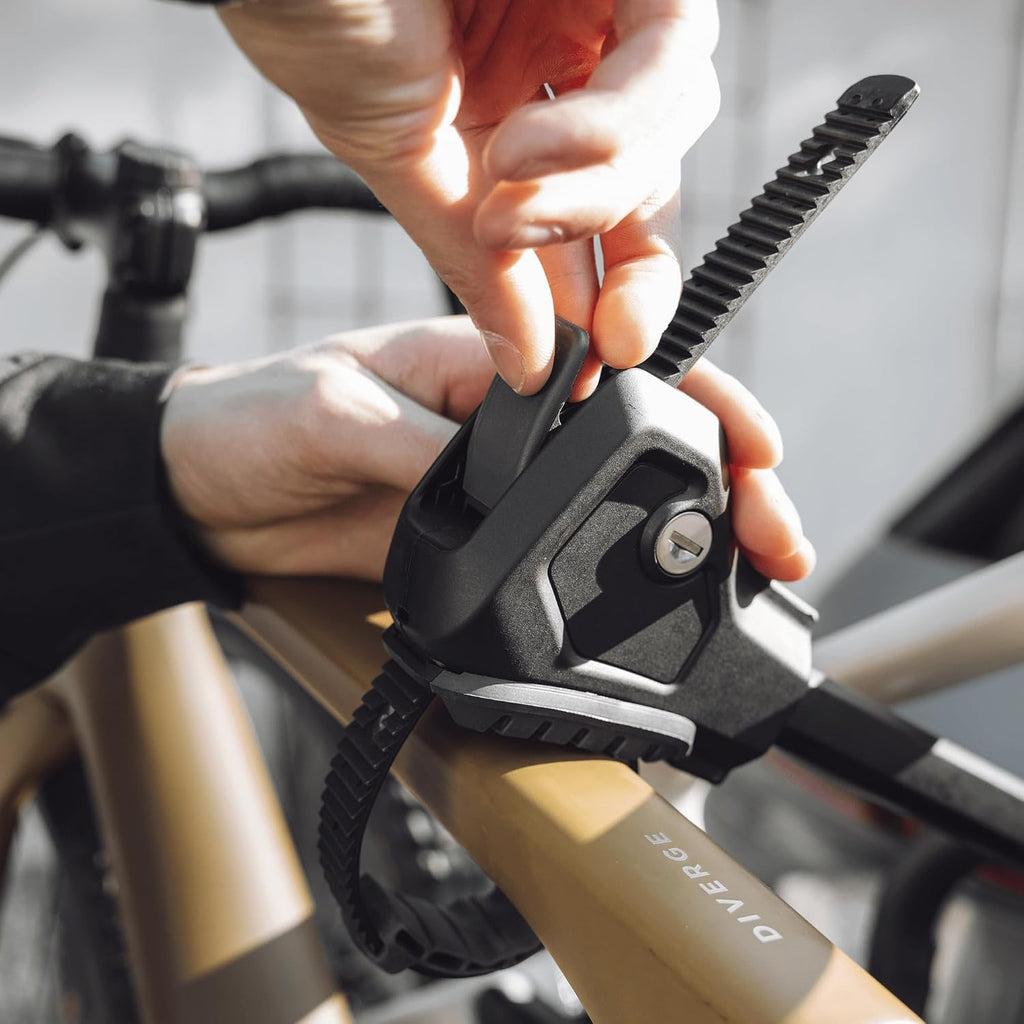 Thule EasyFold 3 945100 Fahrradträger, 3–4 Fahrräder, 60 kg, E-Bike, klappbar, 13-polig, Schwarz