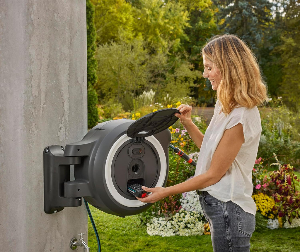 Gardena Akku-Wand-Schlauchbox PowerRoll XXL solo: Automatischer Schlauchaufroller mit 40 m Gartenschlauch, Schlauchführung und RollControll, akkubetrieben, UV- und frostbeständig (18647-55)