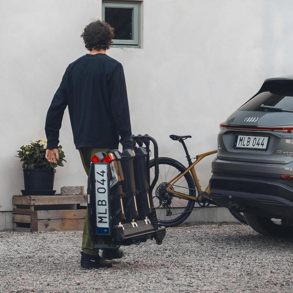 Thule EasyFold 3 945100 Fahrradträger, 3–4 Fahrräder, 60 kg, E-Bike, klappbar, 13-polig, Schwarz