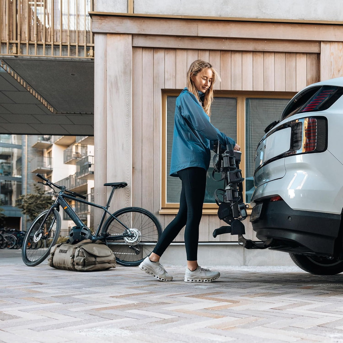 Thule OutPace 9012100 Fahrradträger, 2 Fahrräder, 50 kg, klappbar, Neigung, Anhängerkupplung, Schwarz