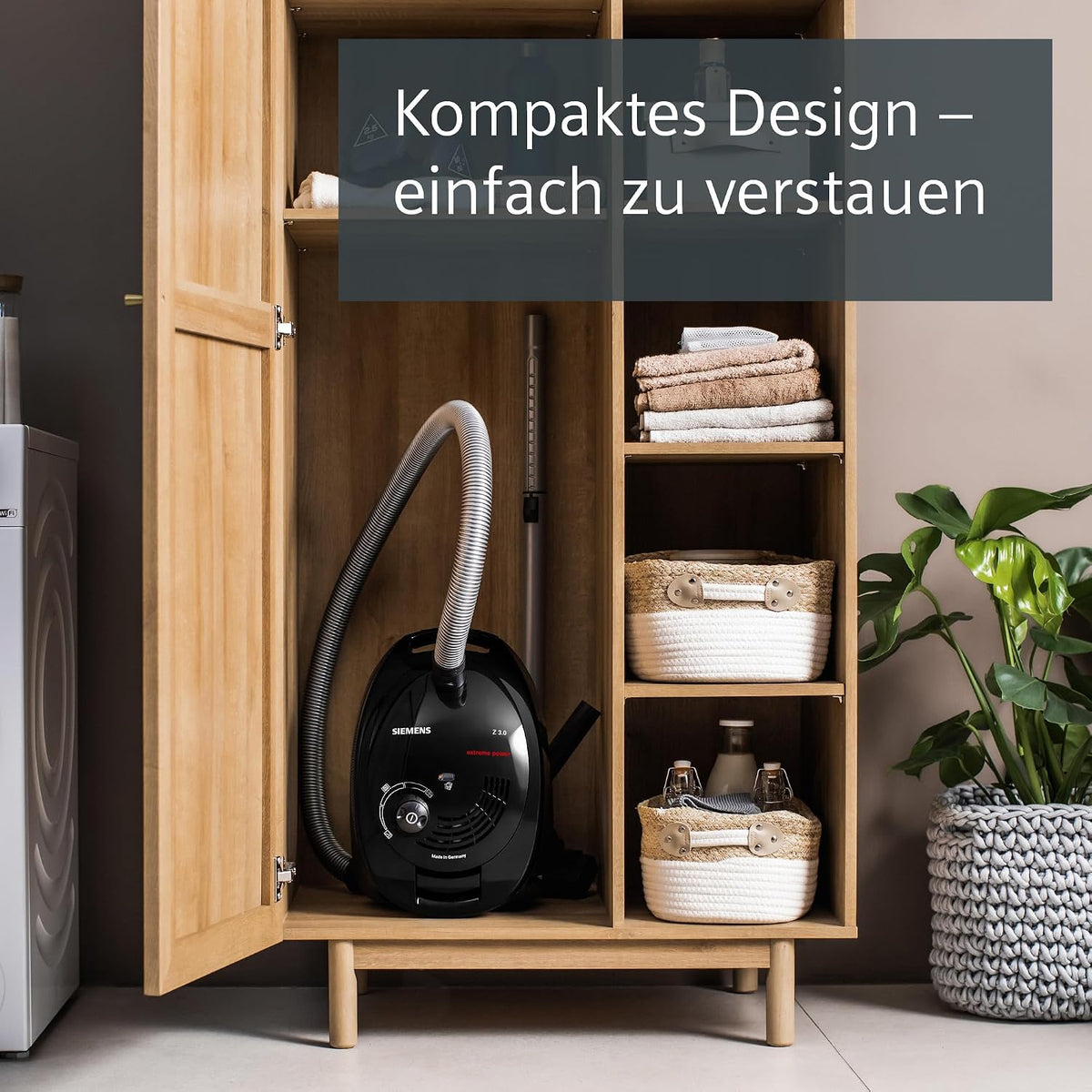 Siemens Staubsauger mit Beutel Z 3.0 extreme power VSZ3XTRM11, Bodenstaubsauger, XXL-Polsterdüse ideal für Tierhaare, Bodendüse für Parkett, Teppich, Fliesen, niedriger Stromverbrauch, 850 W, schwarz