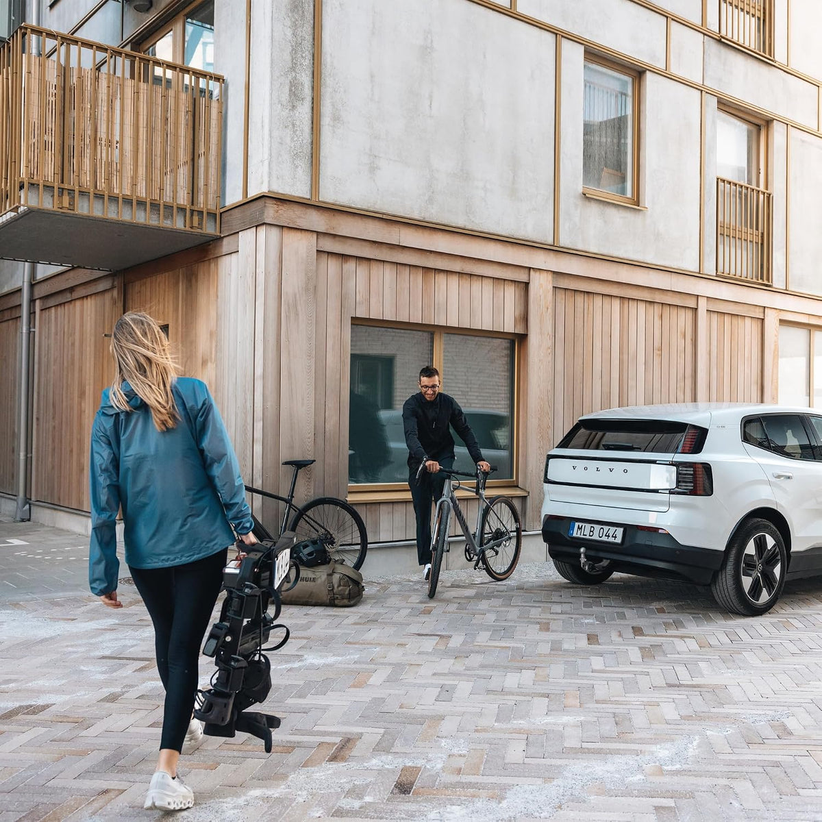 Thule OutPace 9012100 Fahrradträger, 2 Fahrräder, 50 kg, klappbar, Neigung, Anhängerkupplung, Schwarz