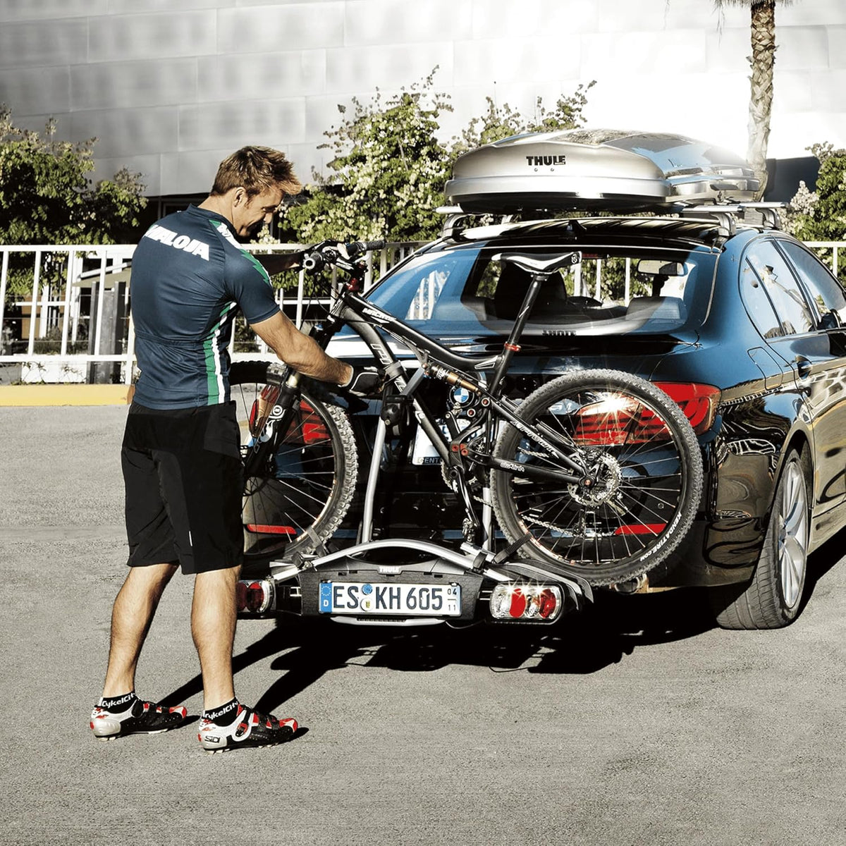 Thule EUFAB Premium 2 Fahrradträger, 2 Fahrräder, 46 kg, 13-polig, Anhängerkupplung, Silber