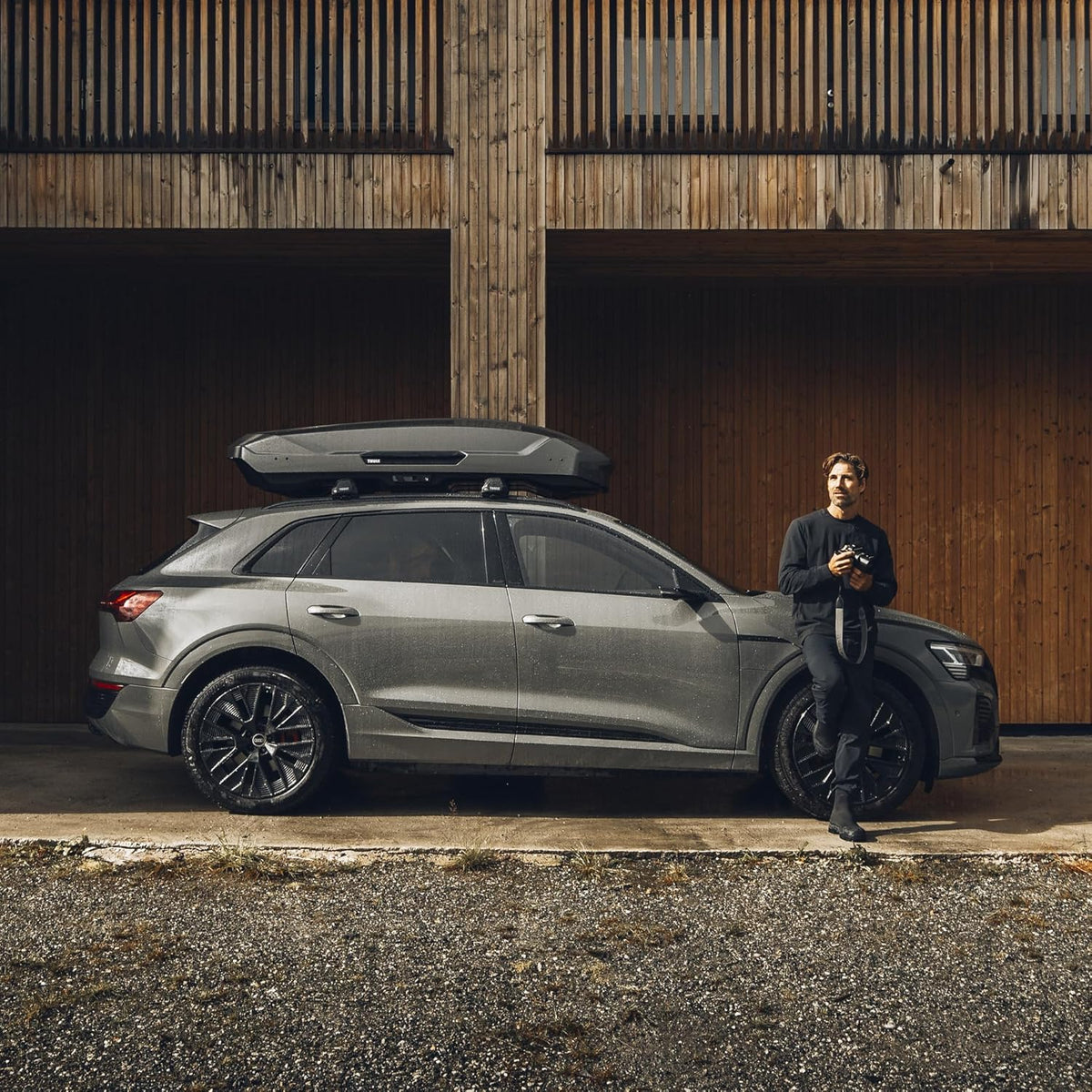 Thule Motion 3 XXL 639900 Dachbox, 600L, 75 kg, PowerClick, SlideLock, 232cm, Black Glossy
