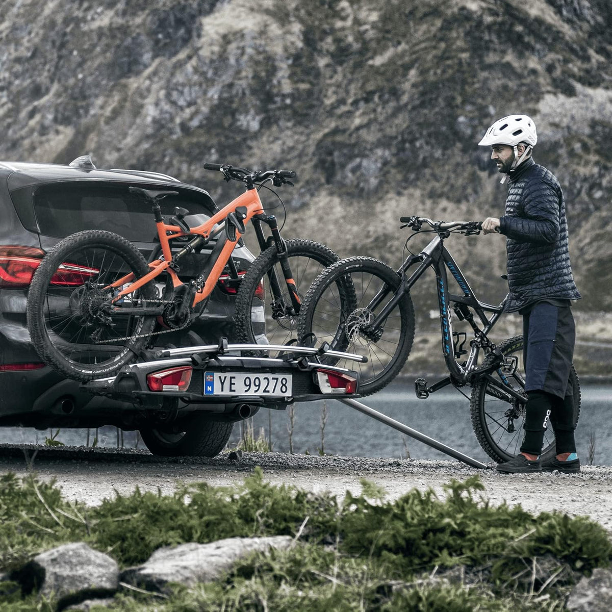 Thule VeloSpace XT 939000 Fahrradträger, 3 Fahrräder, 60 kg, Fatbike 4,7", AcuTight, Schwarz